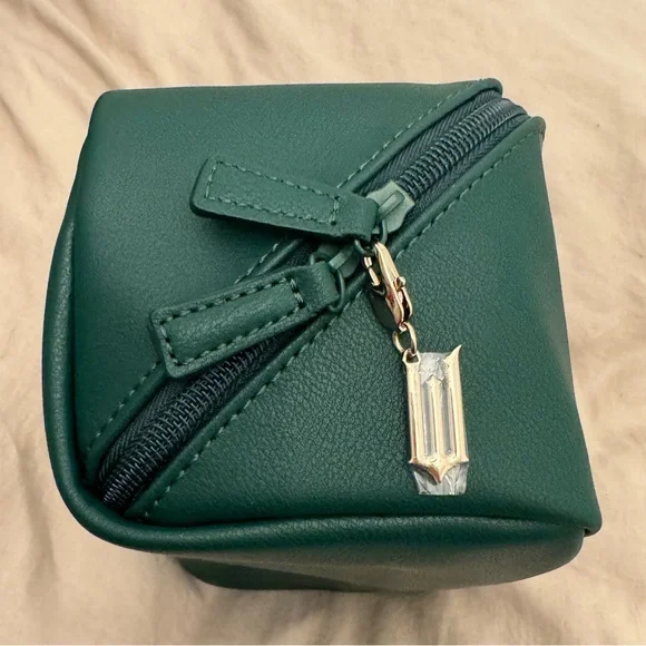 BEIS x Wicked Green Toiletry Bag nwt - Picture 5 of 8